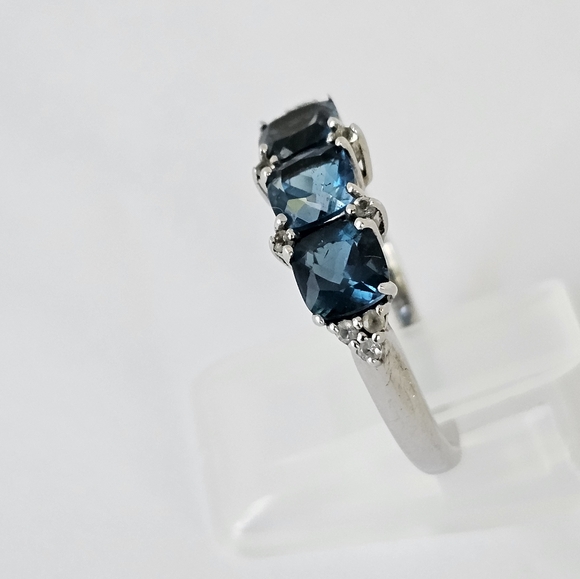 Genuine London Blue Topaz Ring 💍 in Sterling Silver Size 7! 💙 - Picture 9 of 10